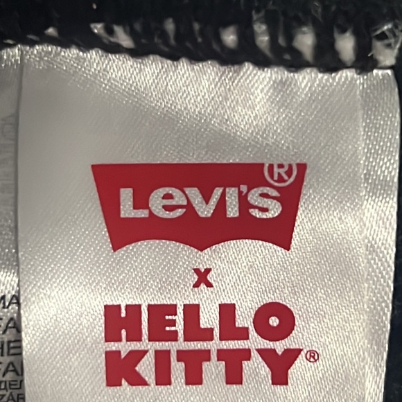 Hello Kitty Levi’s Beanie - Picture 6 of 6